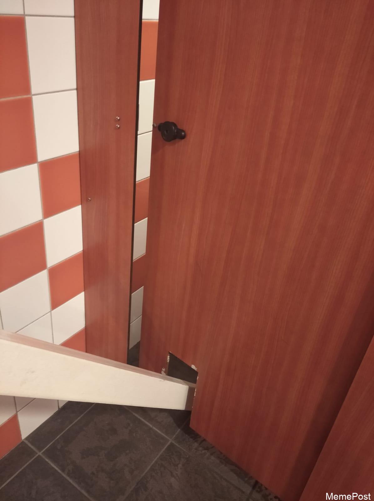When a Beam Blocks the Toilet Door: Hilarious Bathroom Mishaps and Awkward Moments Unlocked!